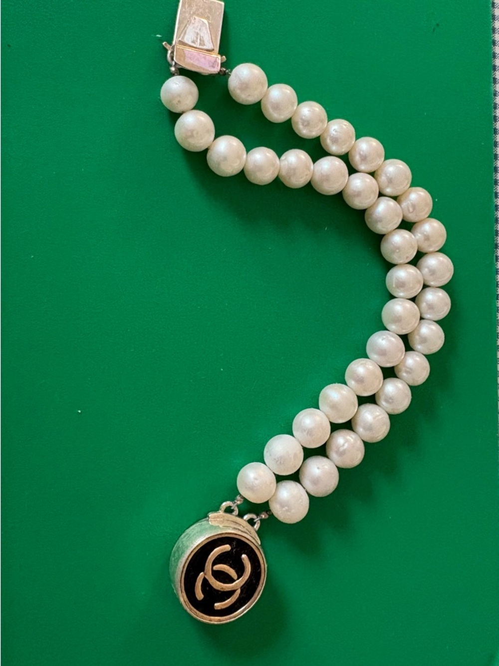 Val Colbert Vintage Chanel Button and Pearl with Sterling Clasp Bracelet - Picture 6 of 6
